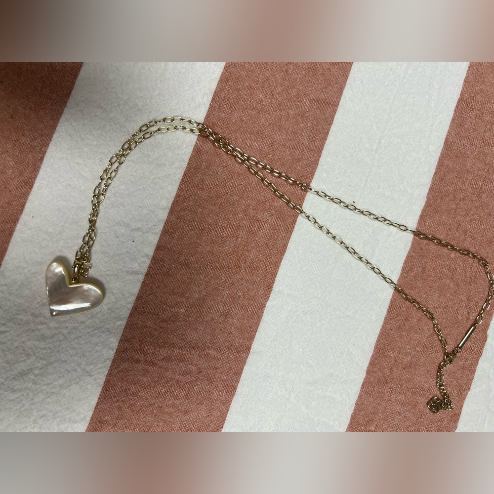 ☘️Kendra Scott Poppy Ivory Mother-Of-Pearl Heart Necklace